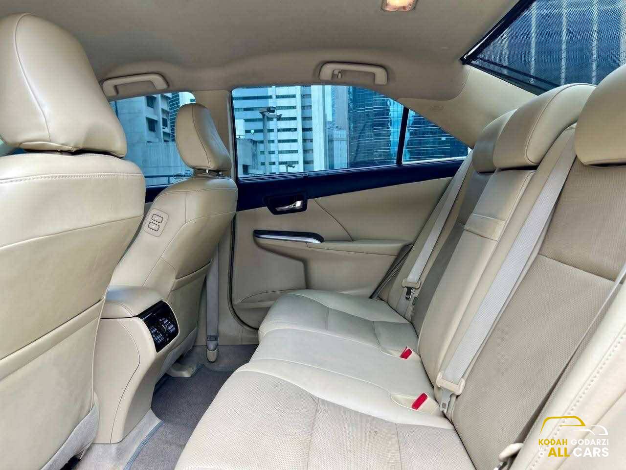 2016 Toyota Camry 2.5 V, Automatic, Gas