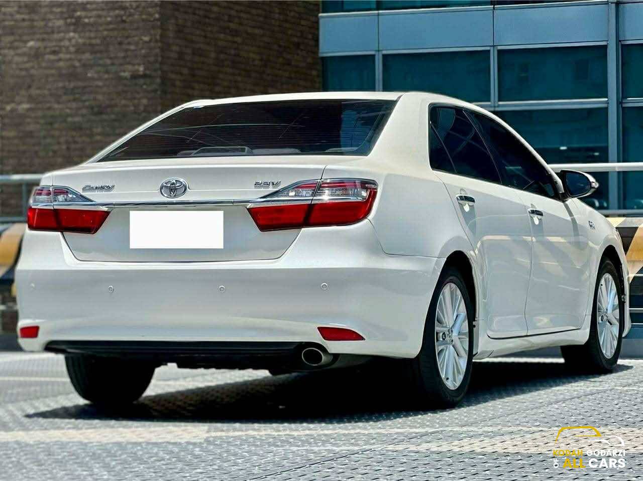 2016 Toyota Camry 2.5 V, Automatic, Gas