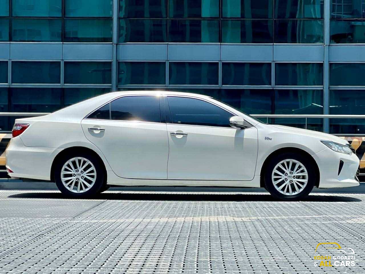2016 Toyota Camry 2.5 V, Automatic, Gas