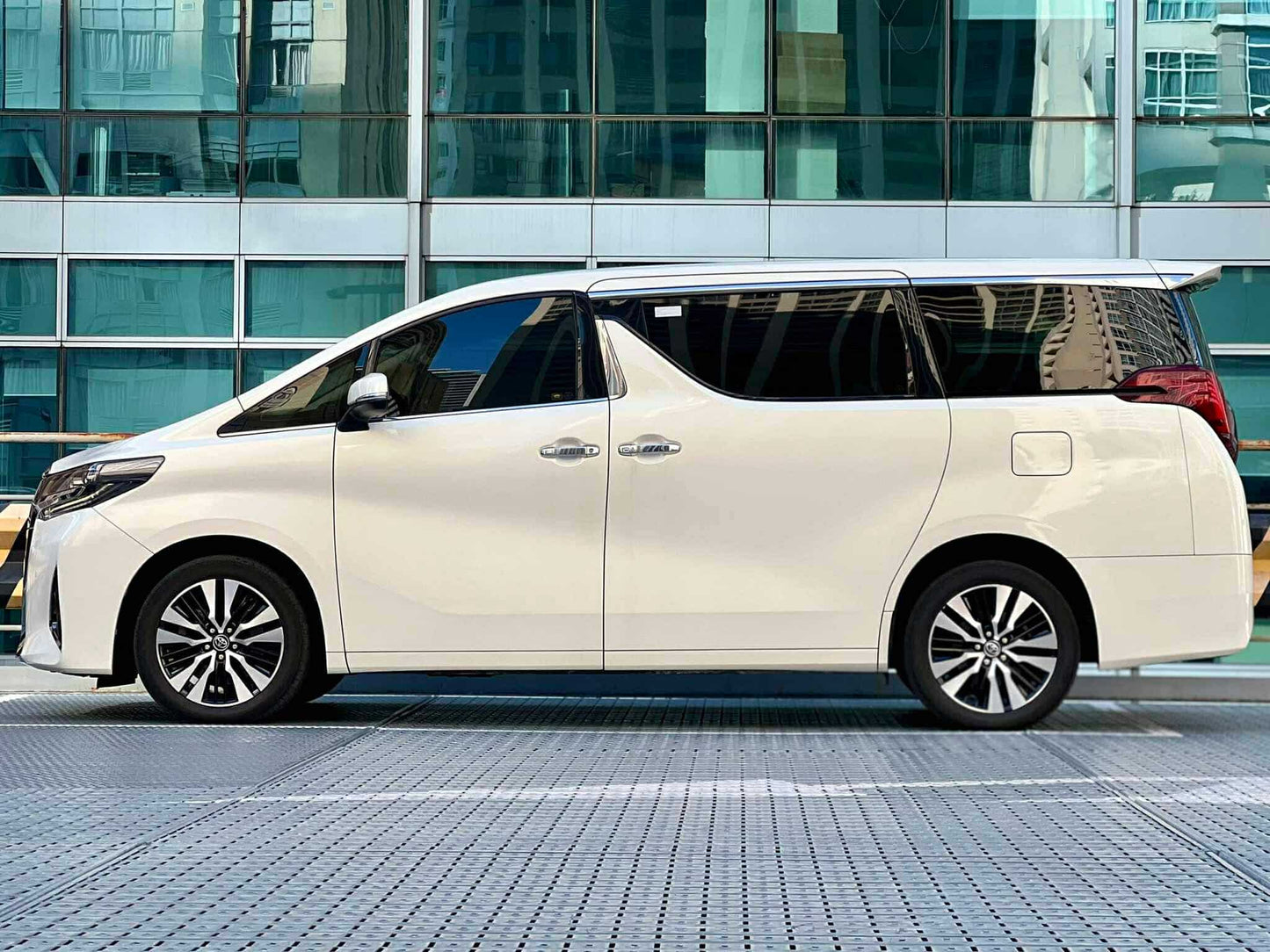 2019 Toyota Alphard V6, Automatic, Gas