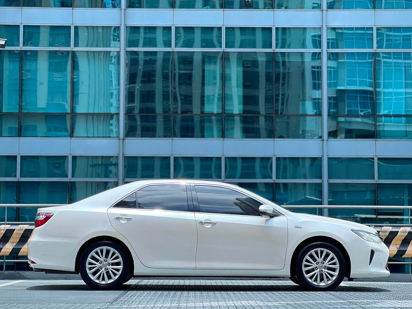 2017 Toyota Camry 2.5 V, Automatic, Gas