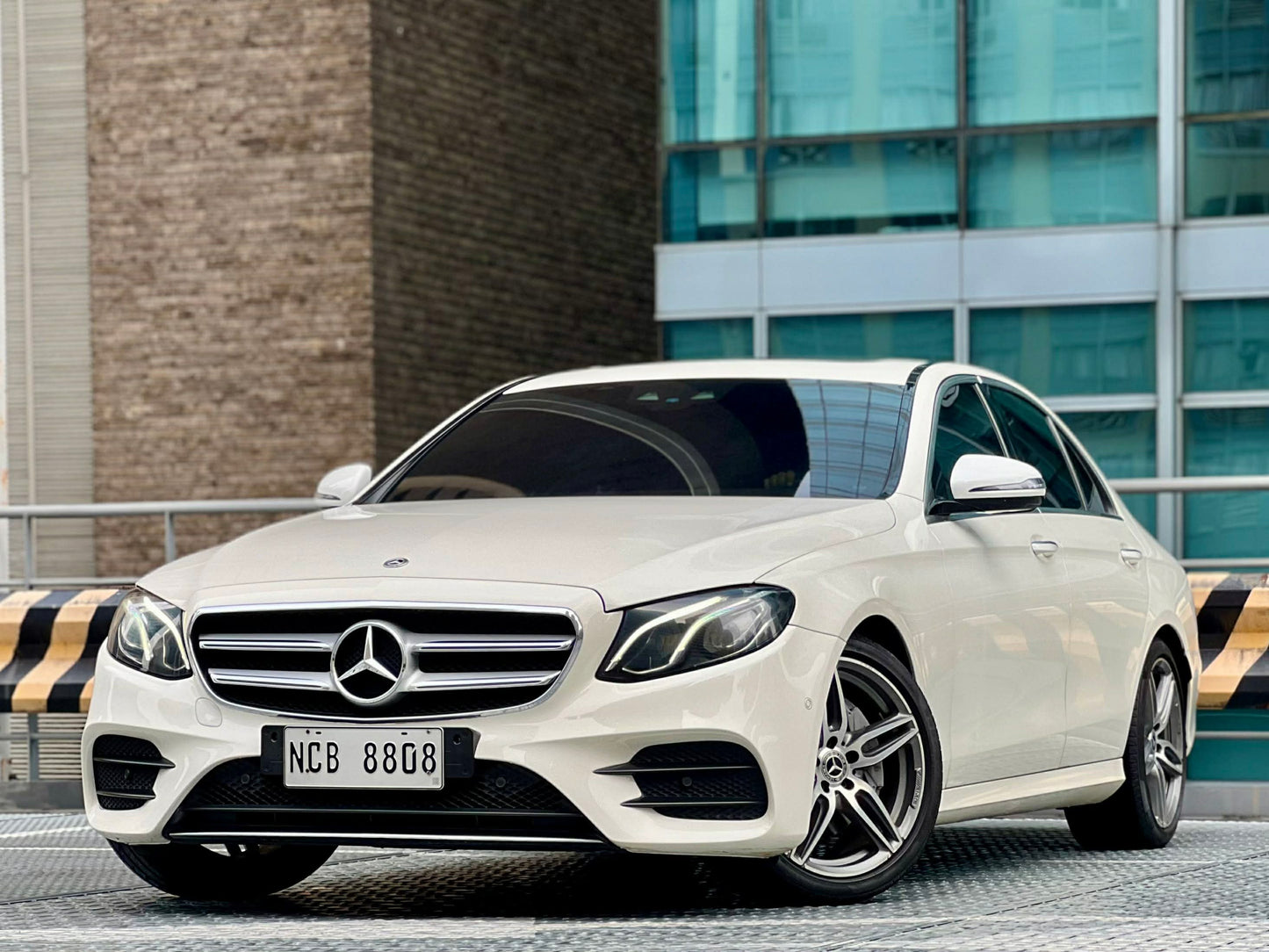 2017 Mercedes Benz E200 AMG 2.0, Automatic, Gas