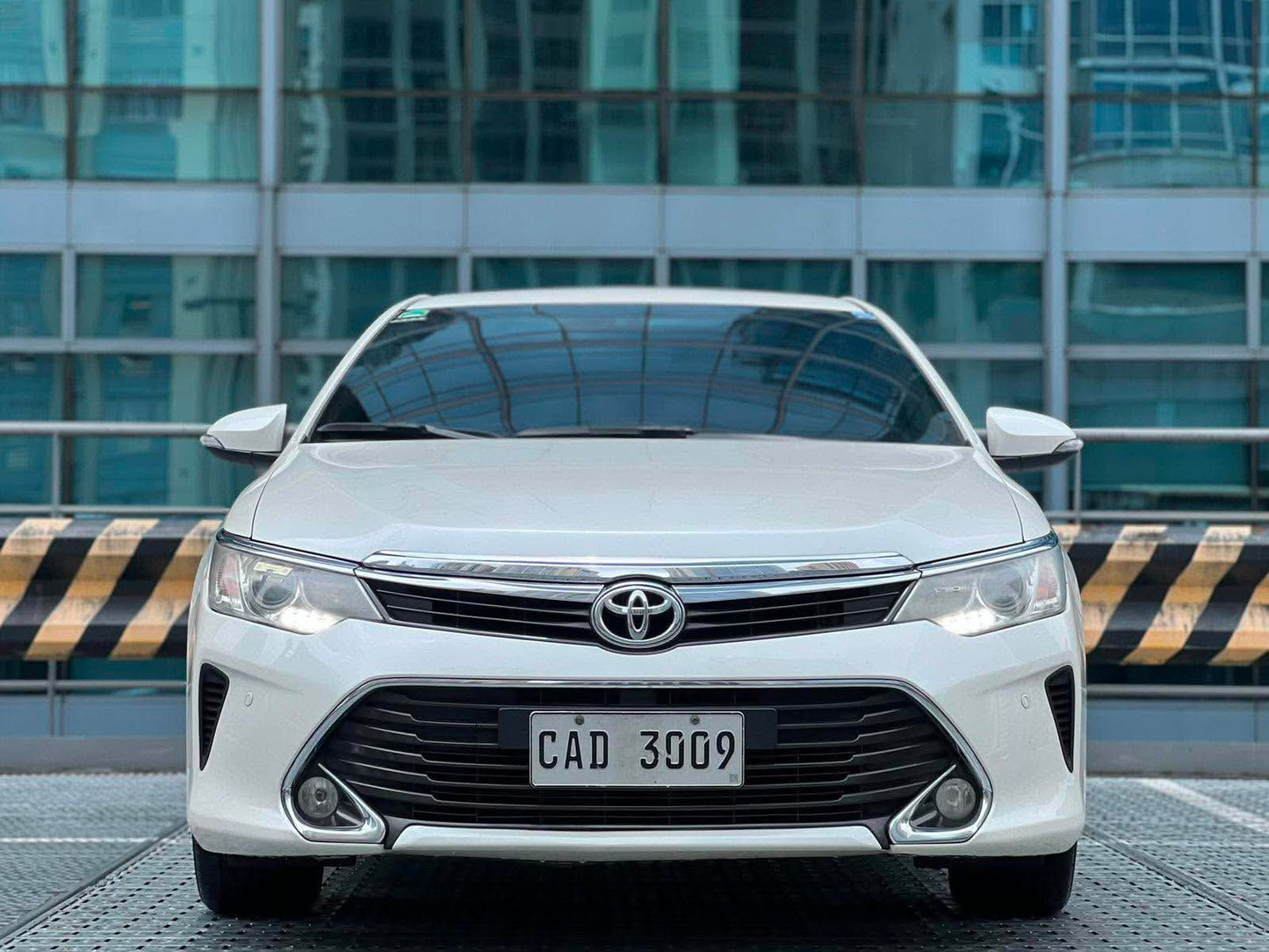 2017 Toyota Camry 2.5 V, Automatic, Gas
