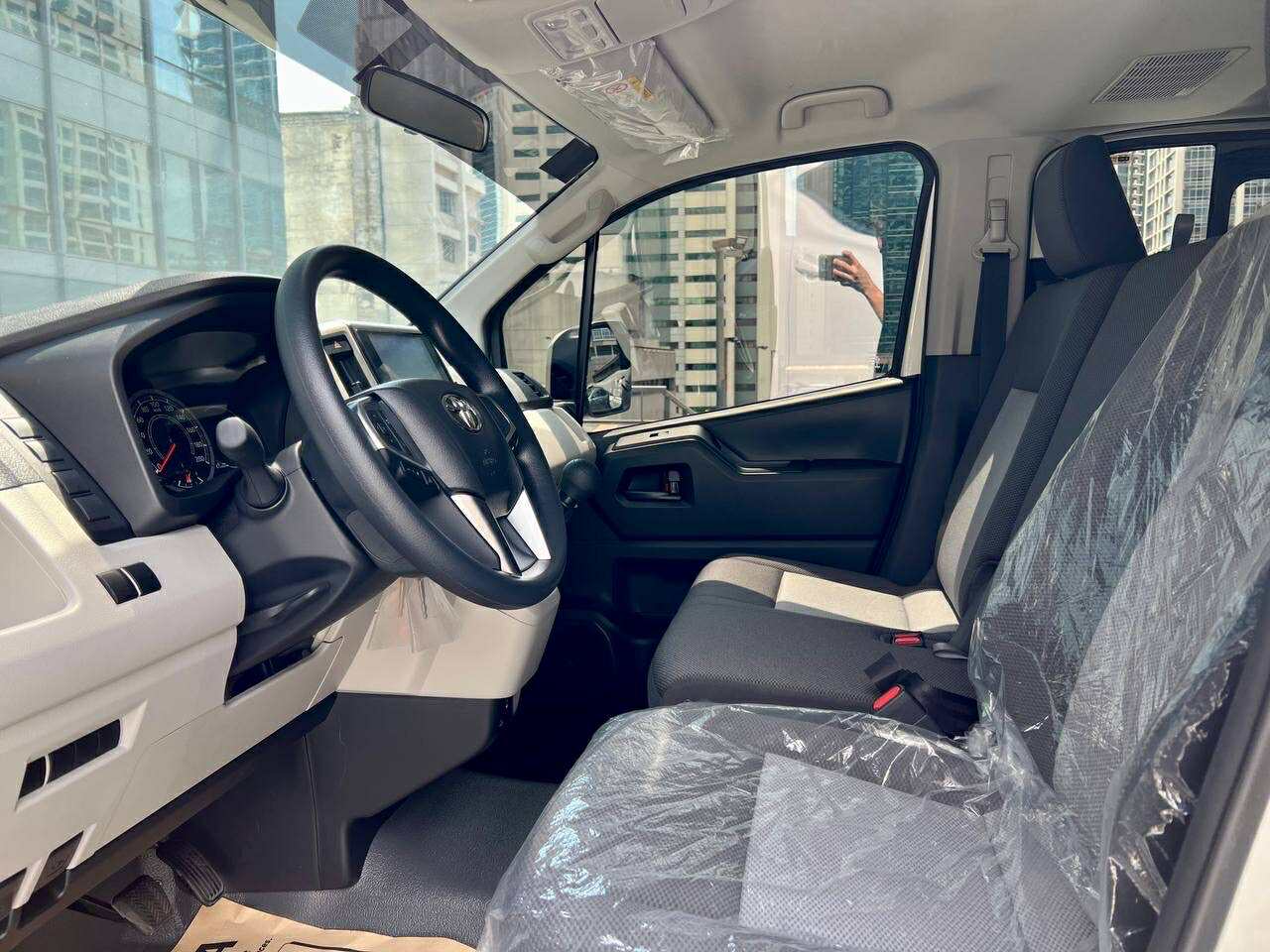 2025 Toyota Commuter 2.8 Deluxe, Manual, Diesel