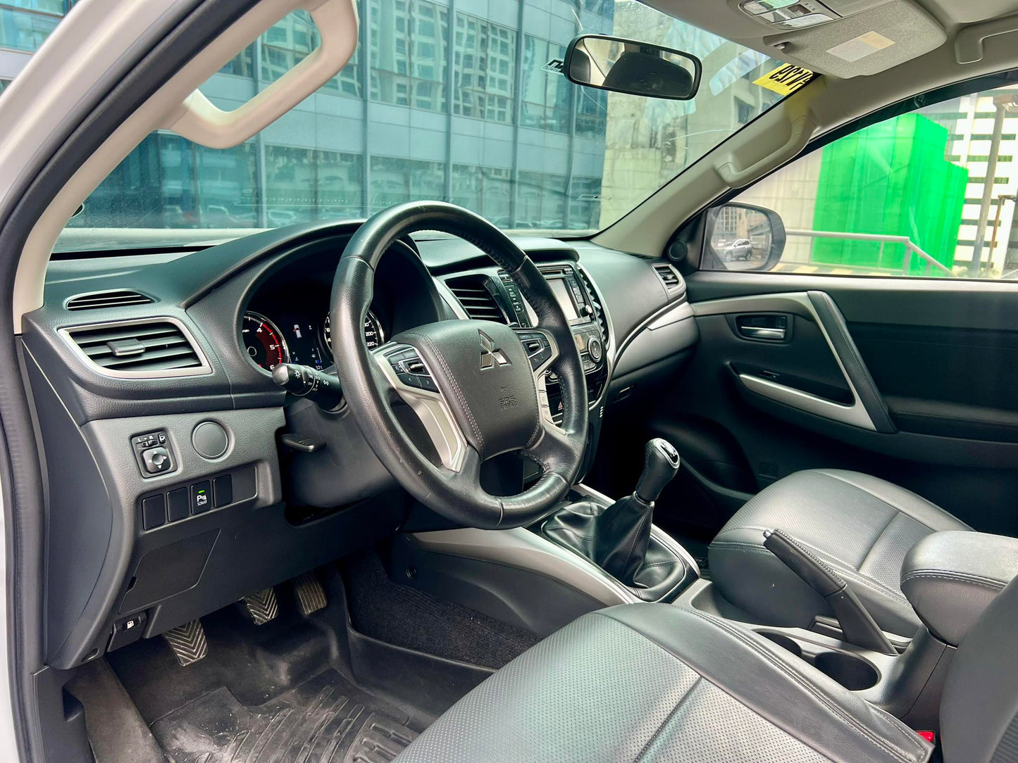 2020 Mitsubishi Montero GLX 2.5, Manual, Diesel