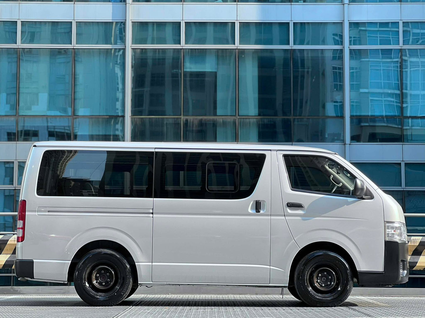 2021 Toyota HiAce Commuter 3.0, Manual, Diesel