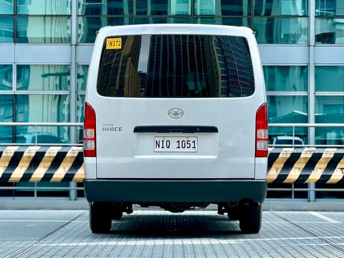 2023 Hiace Commuter 3.0 Decontent, Manual, Diesel