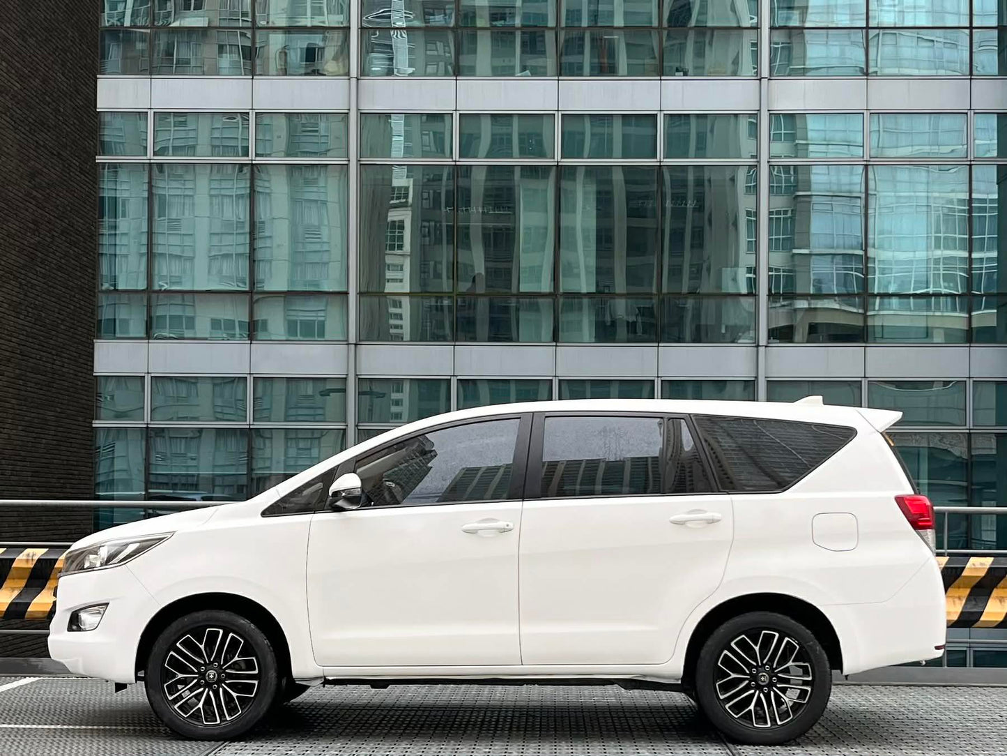 2020 Toyota Innova J 2.8, Manual, Diesel