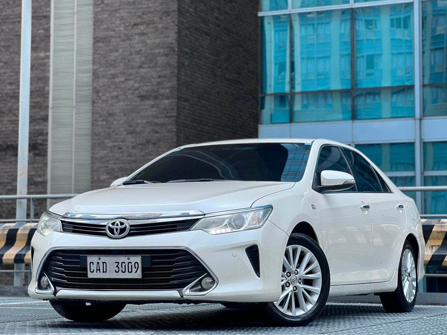 2017 Toyota Camry 2.5 V, Automatic, Gas