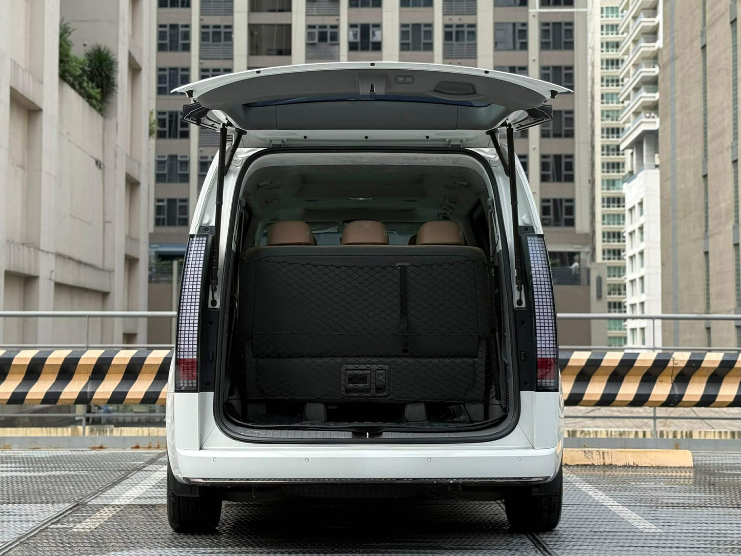 2024 Hyundai Staria Premium+ AWD 2.2, Automatic, Diesel