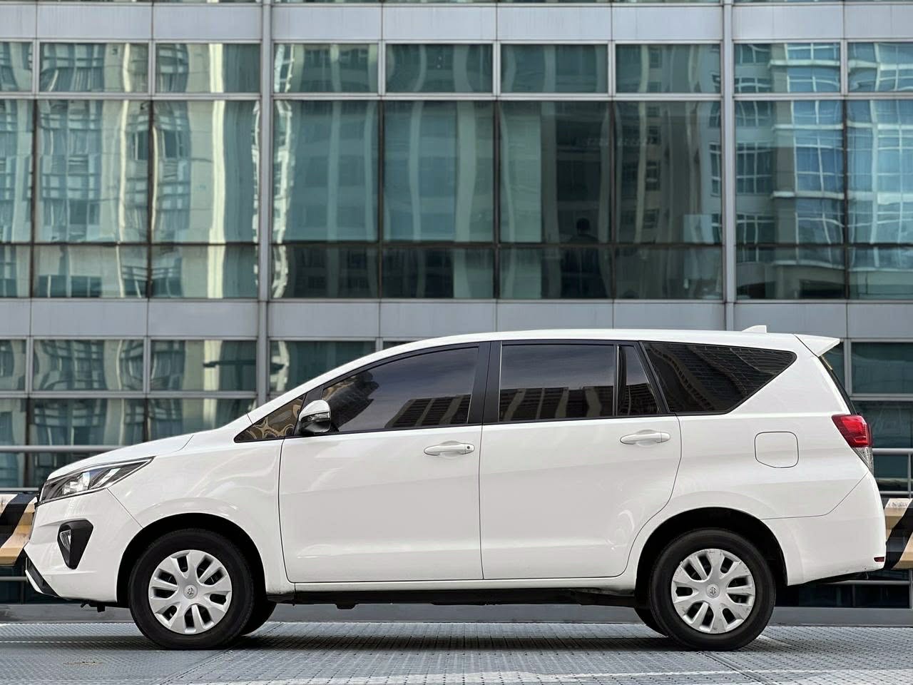2022 Toyota Innova 2.8 J, Manual, Diesel