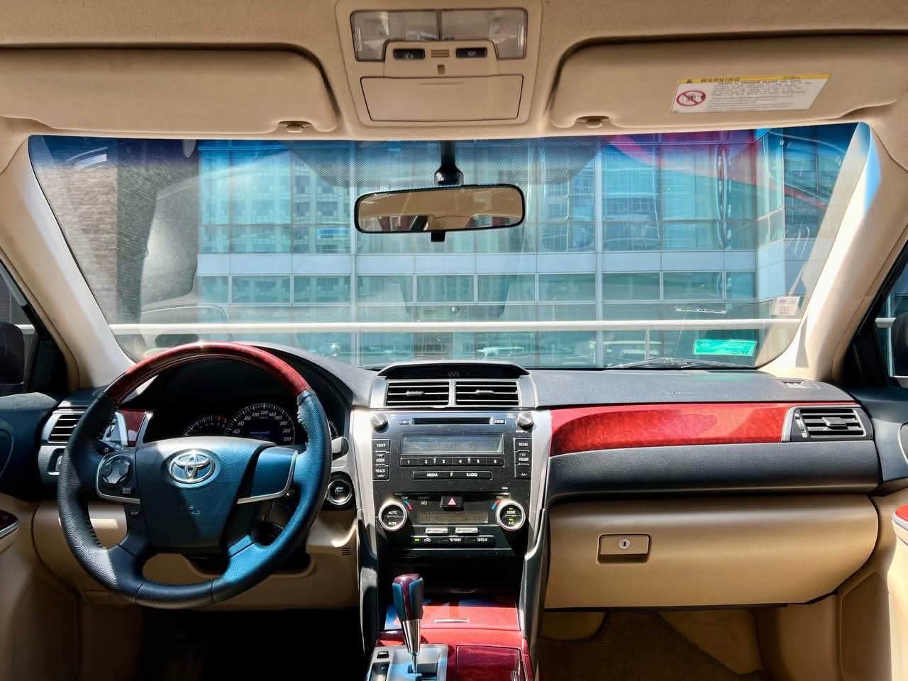 2014 Toyota Camry 2.4 V, Automatic, Gas
