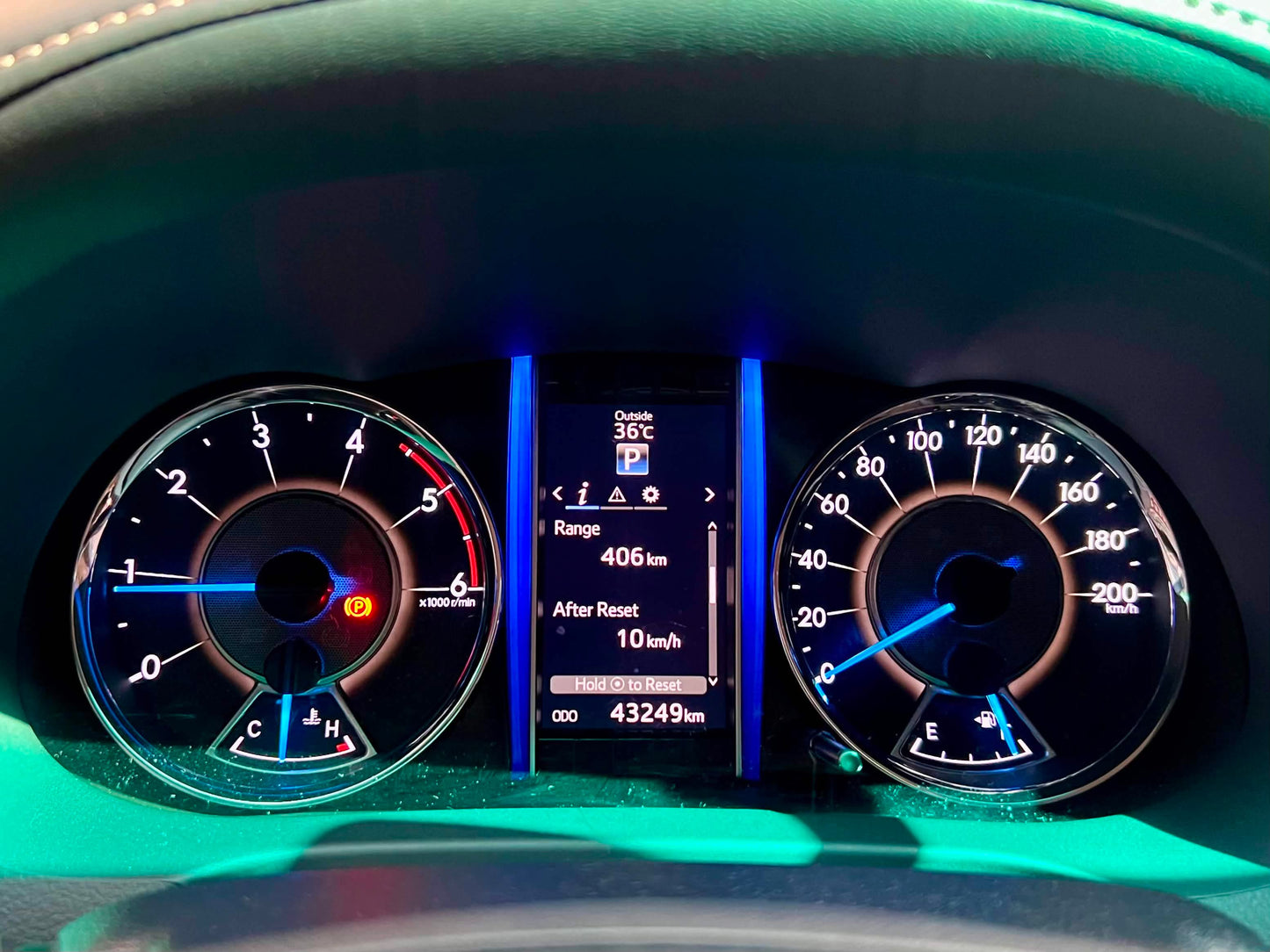 2017 Toyota Fortuner V 4x2 2.4, Automatic, Diesel