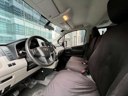 2023 Toyota Hiace Commuter 2.8 Deluxe, Manual