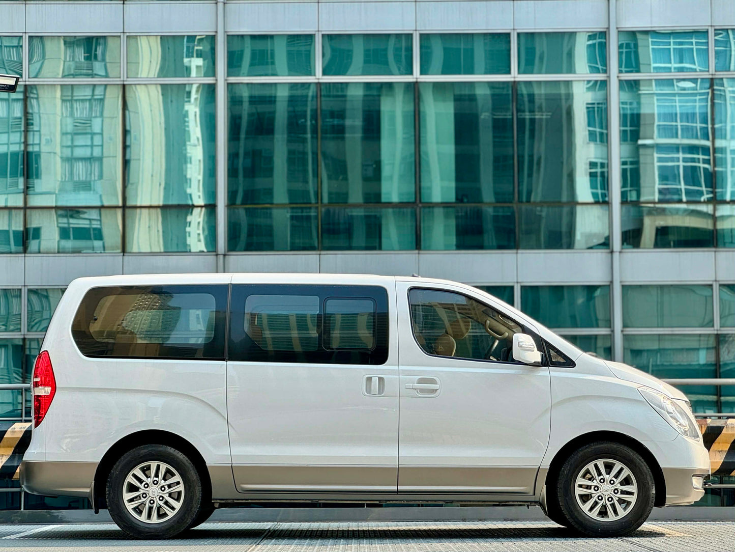 2015 Hyundai Grand Starex VGT 2.5, Automatic, Diesel