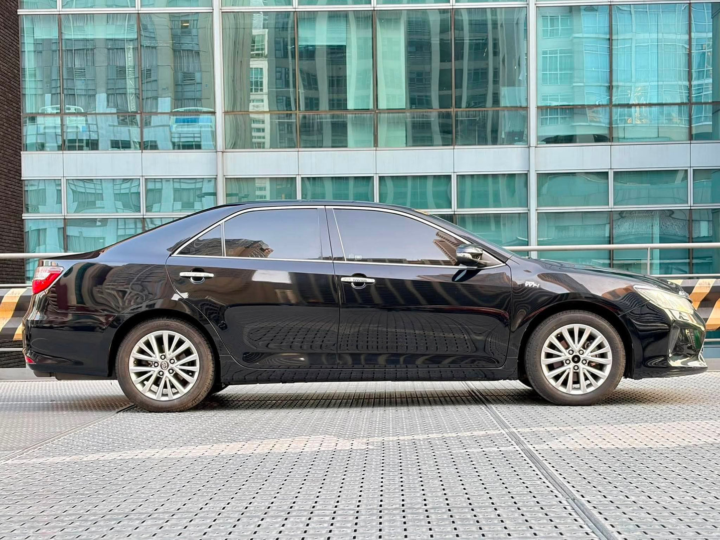 2018 Toyota Camry 2.5 V, Automatic, Gas