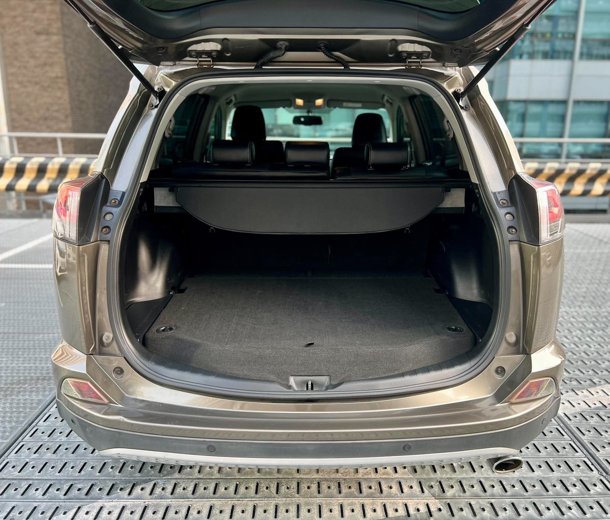 2017 Toyota Rav4 Premium,   Automatic, Gas