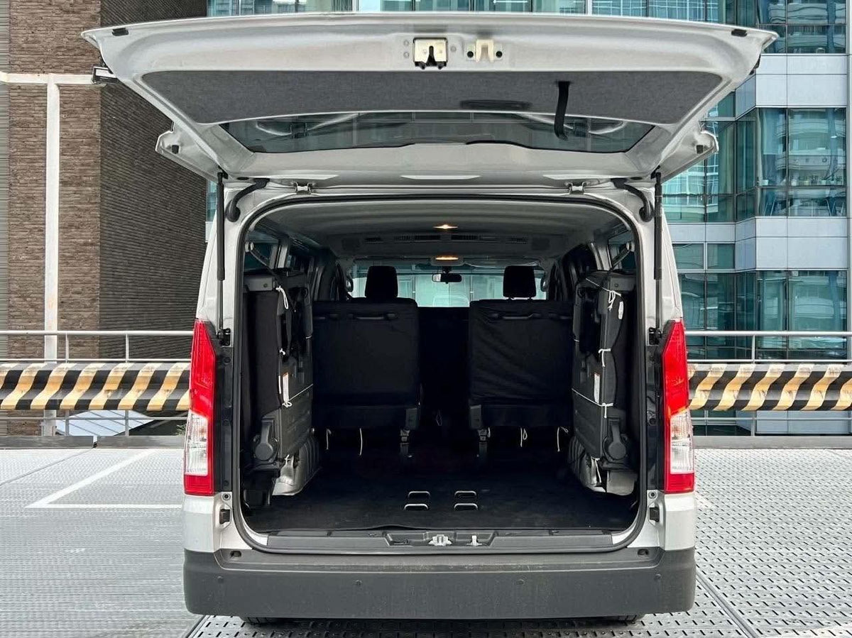 2023 Toyota Hiace Commuter 2.8 Deluxe, Manual