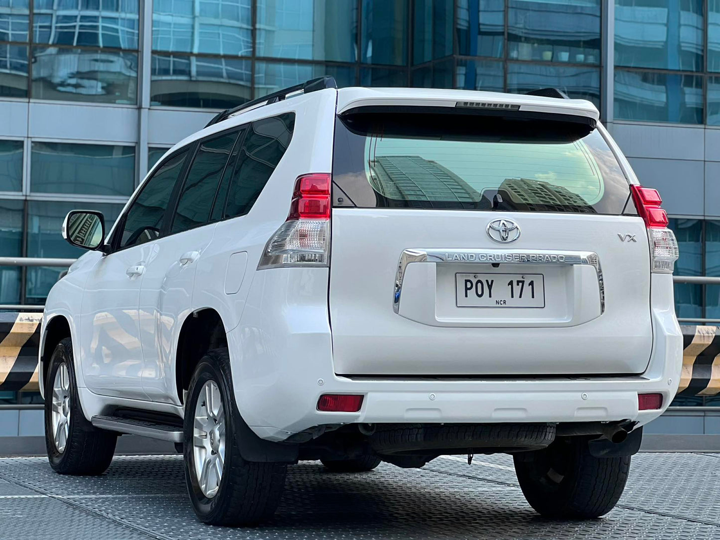 2011 Toyota Land Cruiser Prado VX 4X4, Automatic, Gas