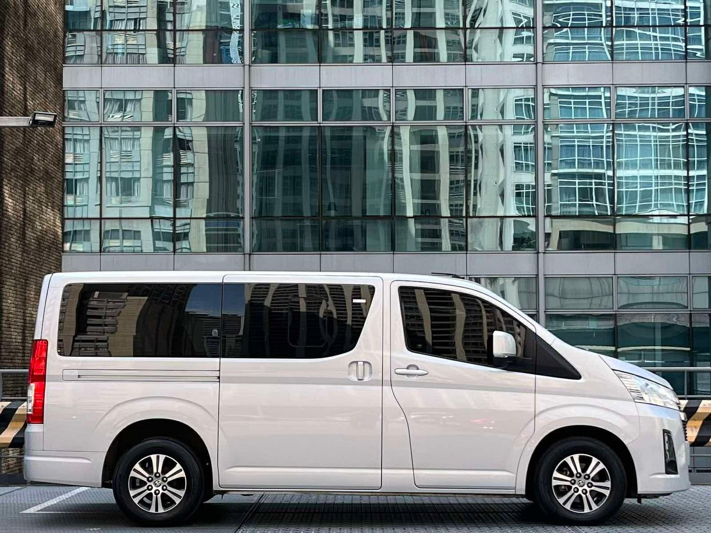 2021 Toyota Hiace Gl Grandia 2.8, Manual, Diesel