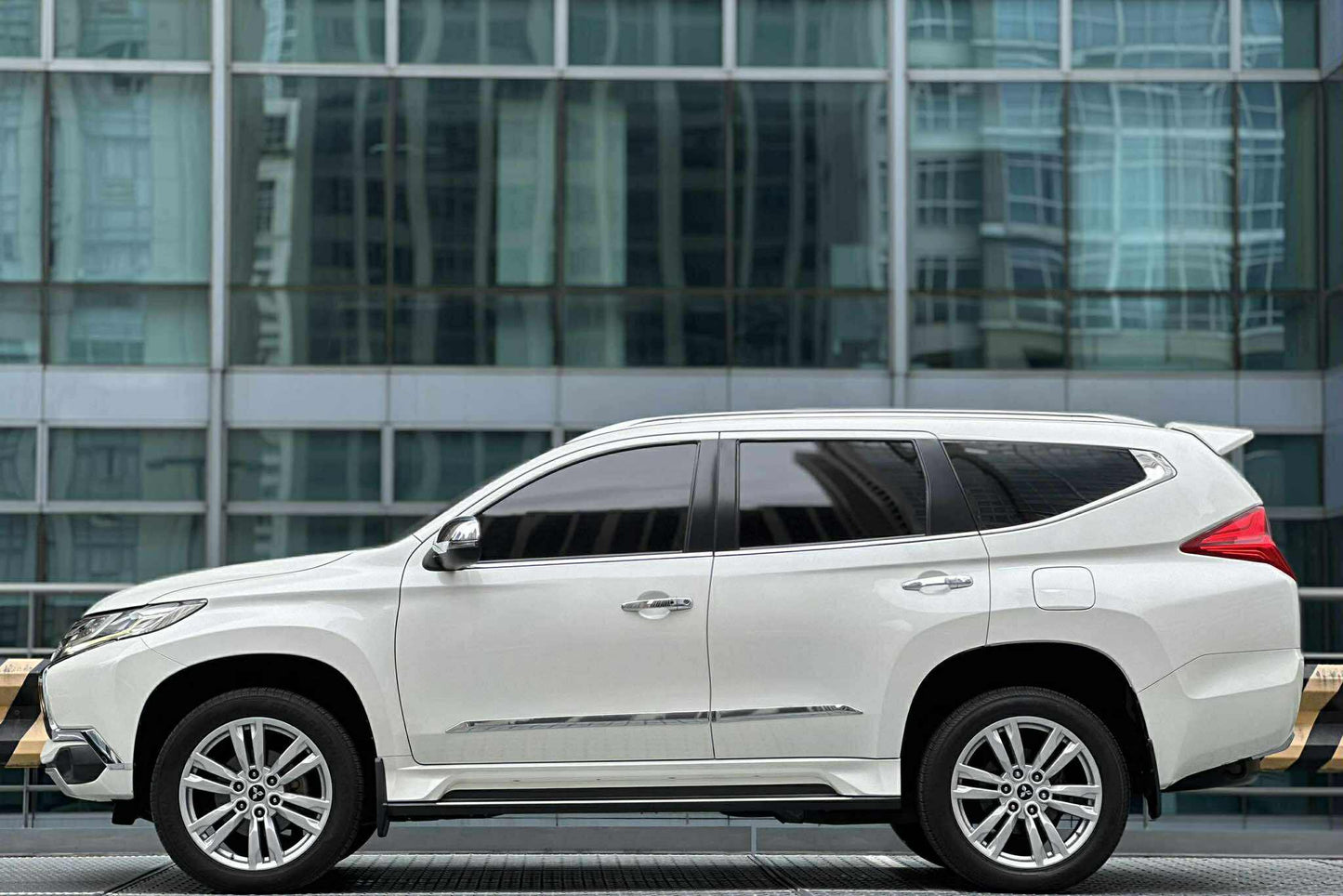 2016 Mitsubishi Montero GLS Premium 4x2, Automatic, Diesel