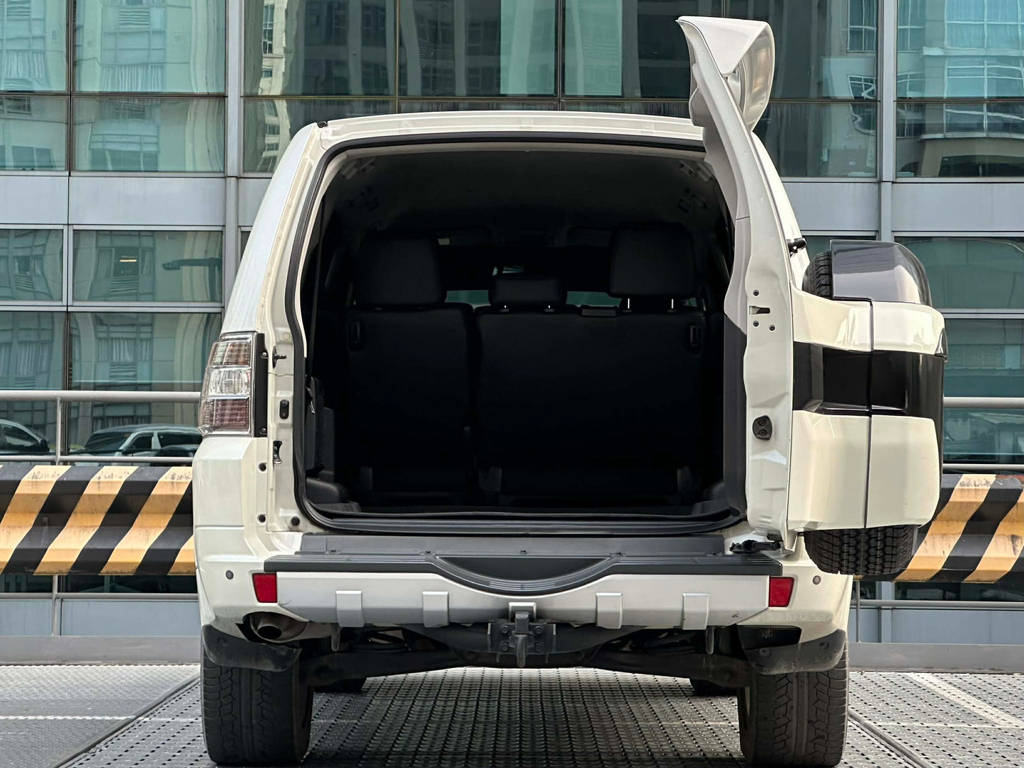 2011 Mitsubishi Pajero GLS 4x4 3.8 V6,  Automatic, Gas