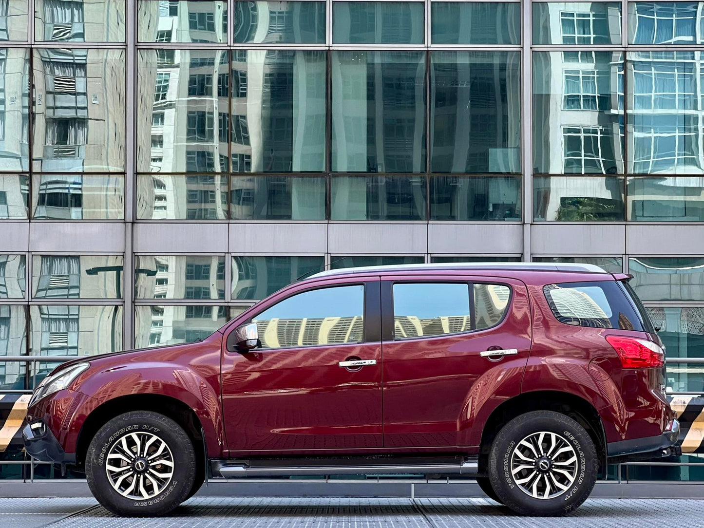 2017 Izuzu MUX LSA 4x2 2.5, Automatic, Diesel