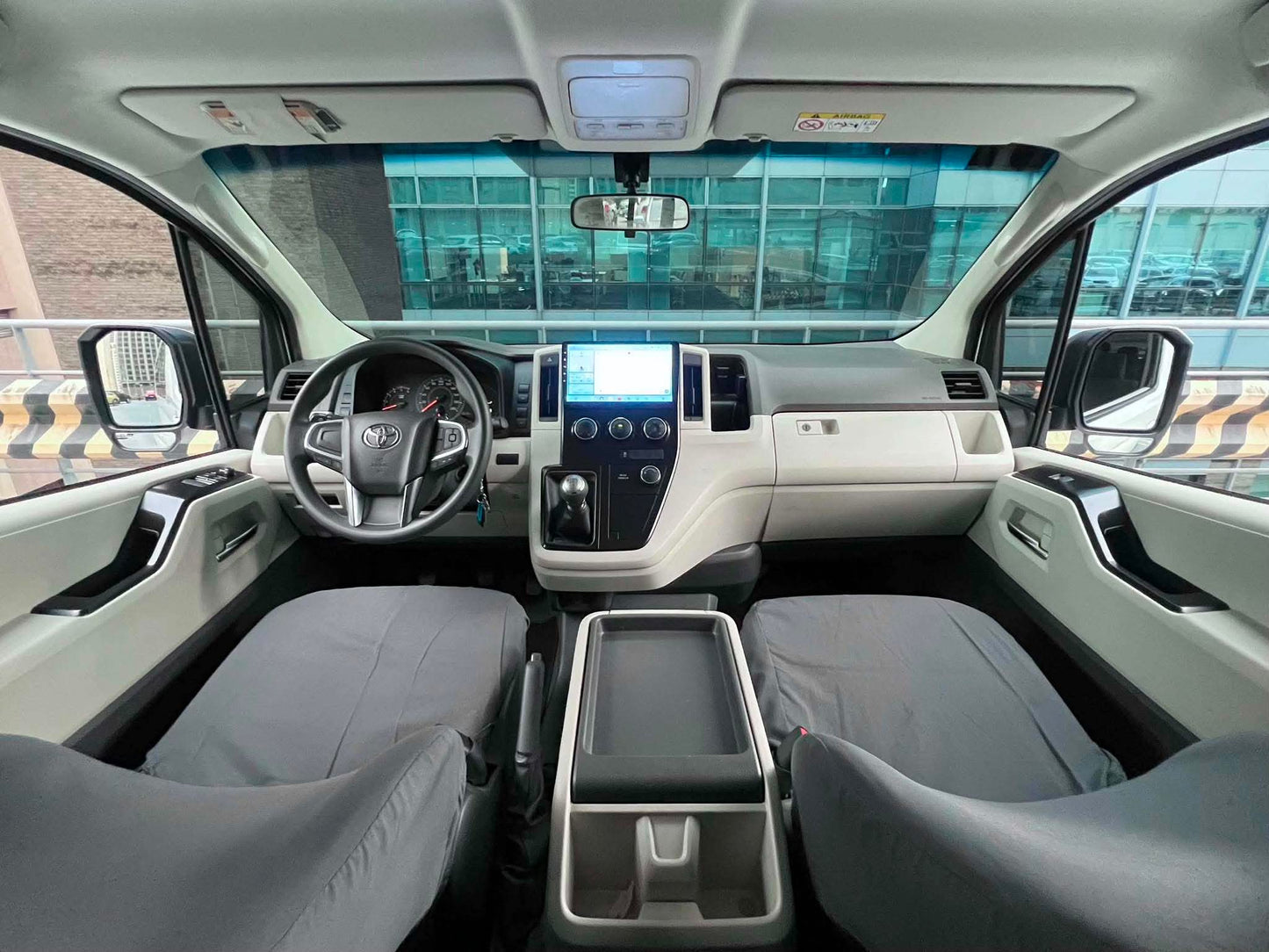 2019 Toyota HiAce 2.8 GL Grandia 2-Tone, Manual, Diesel