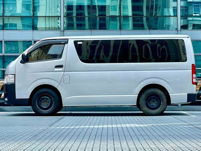 2023 Hiace Commuter 3.0 Decontent, Manual, Diesel