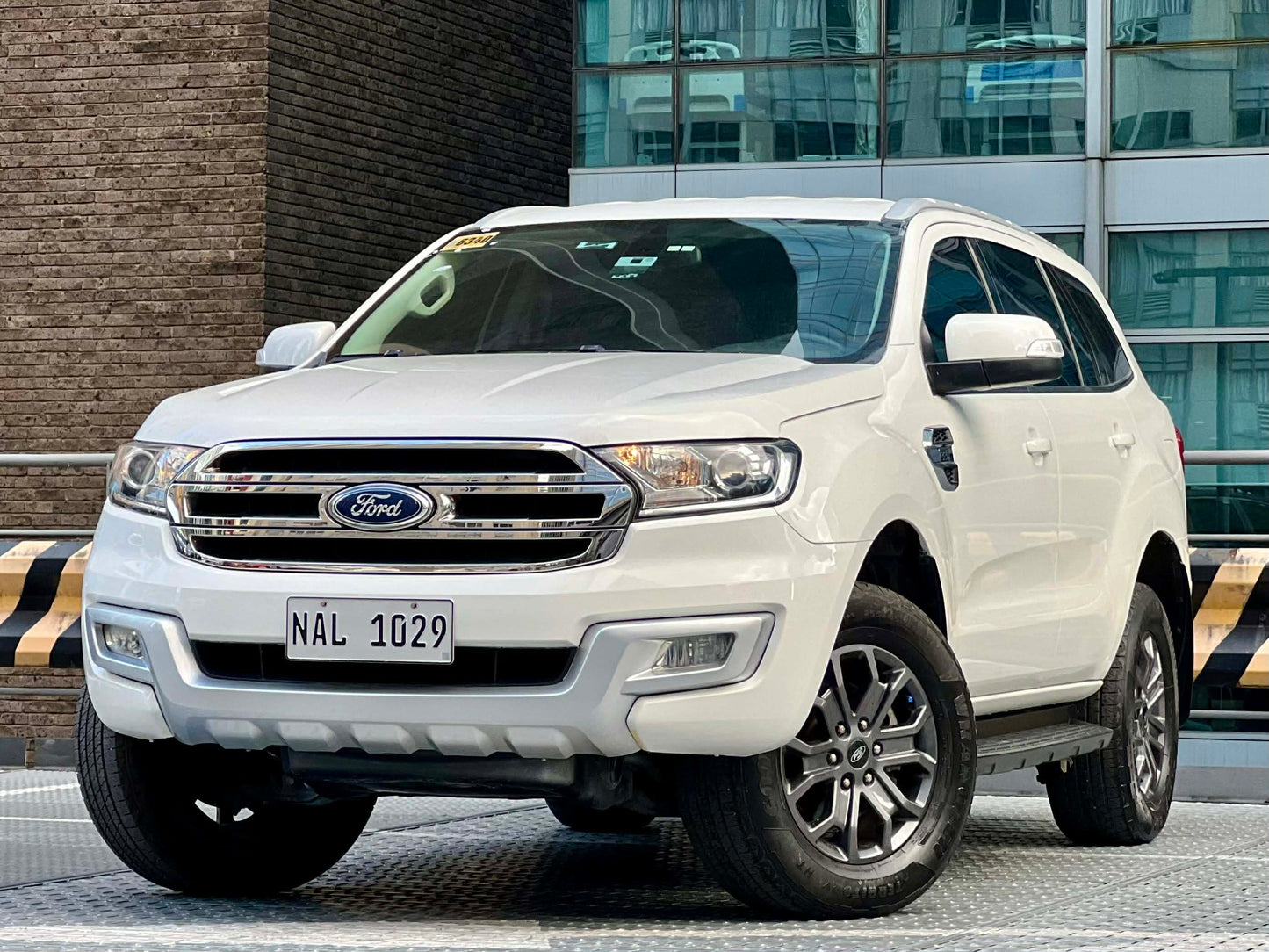 2017 Ford Everest Trend 4x2 2.2,  Automatic, Diesel