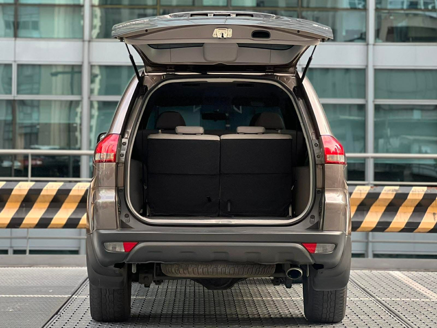 2014 Mitsubishi Montero GLX 4x2 2.5, Manual, Diesel