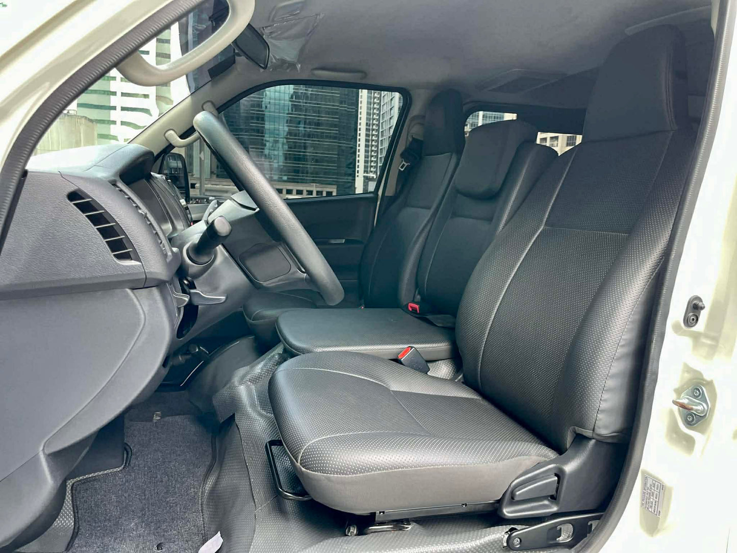 2021 Toyota Hiace Commuter 3.0, Diesel, Manual