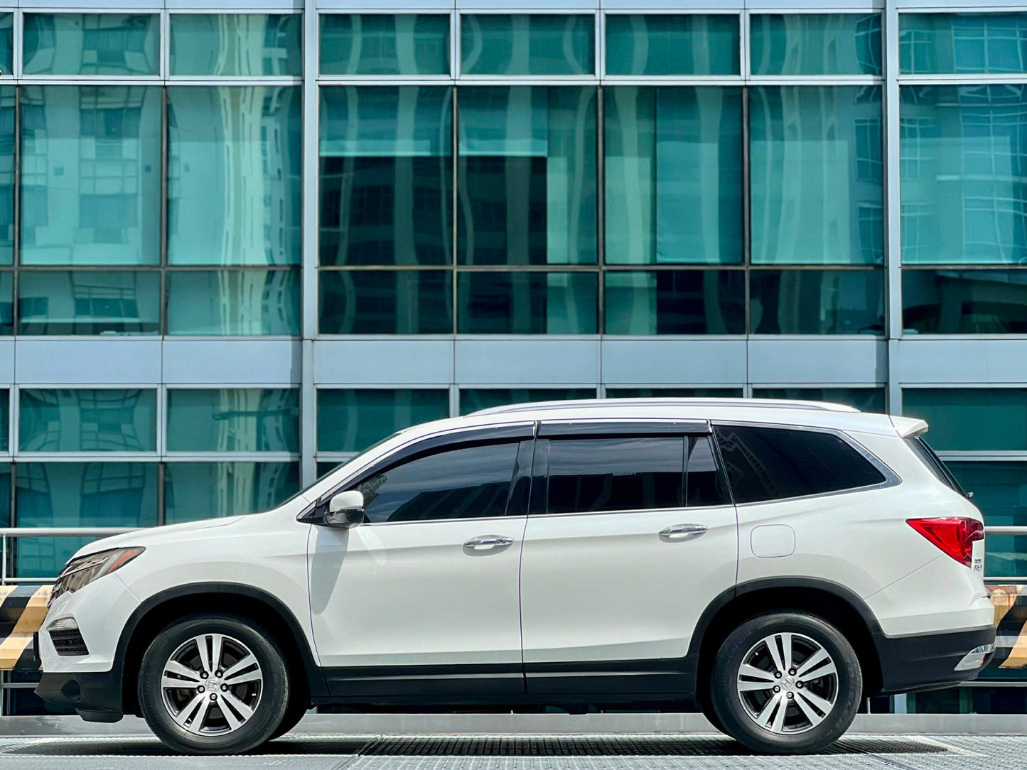 2016 Honda Pilot EX-L AWD
3.5L V6 SOHC, i-Vtec Engine,
24 Valves