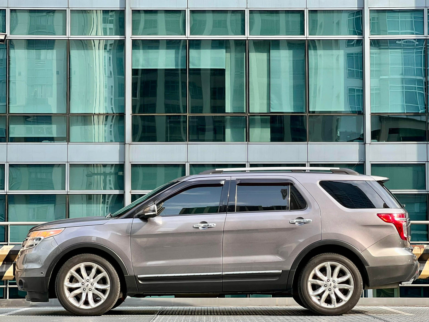 2014 Ford Explorer AWD 3.5, Automatic, Gas