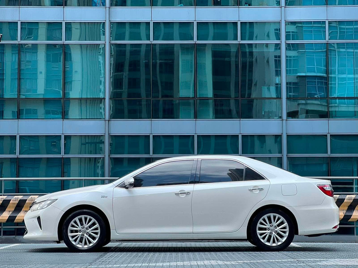 2017 Toyota Camry 2.5 V, Automatic, Gas