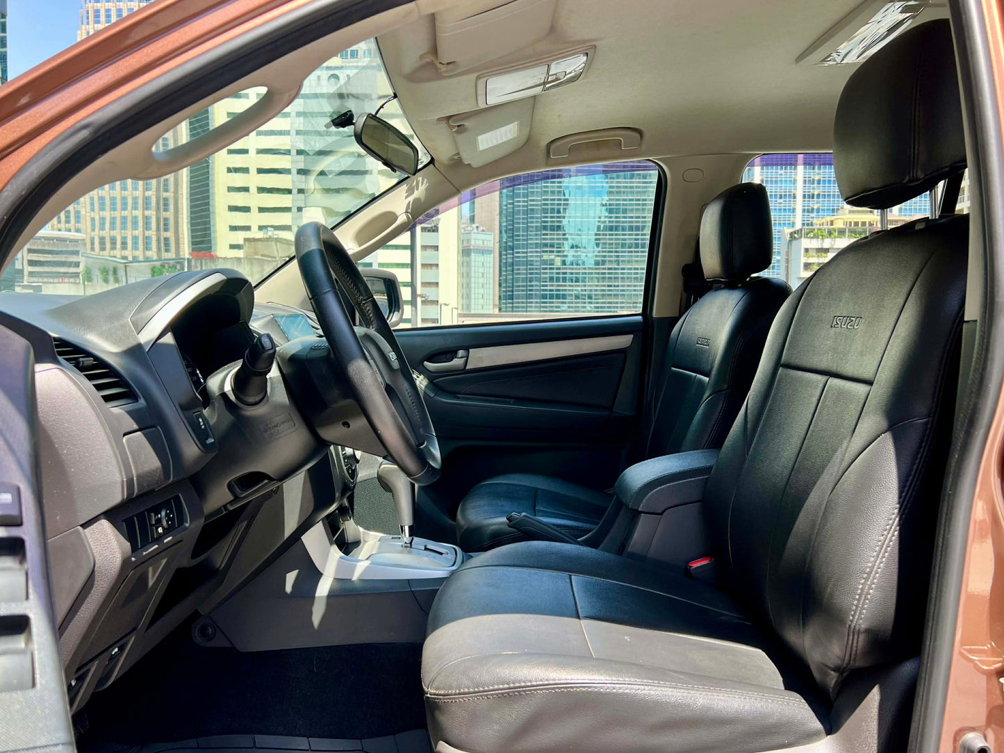 2015 Izuzu MUX LSA 4x2 2.5, Automatic, Diesel