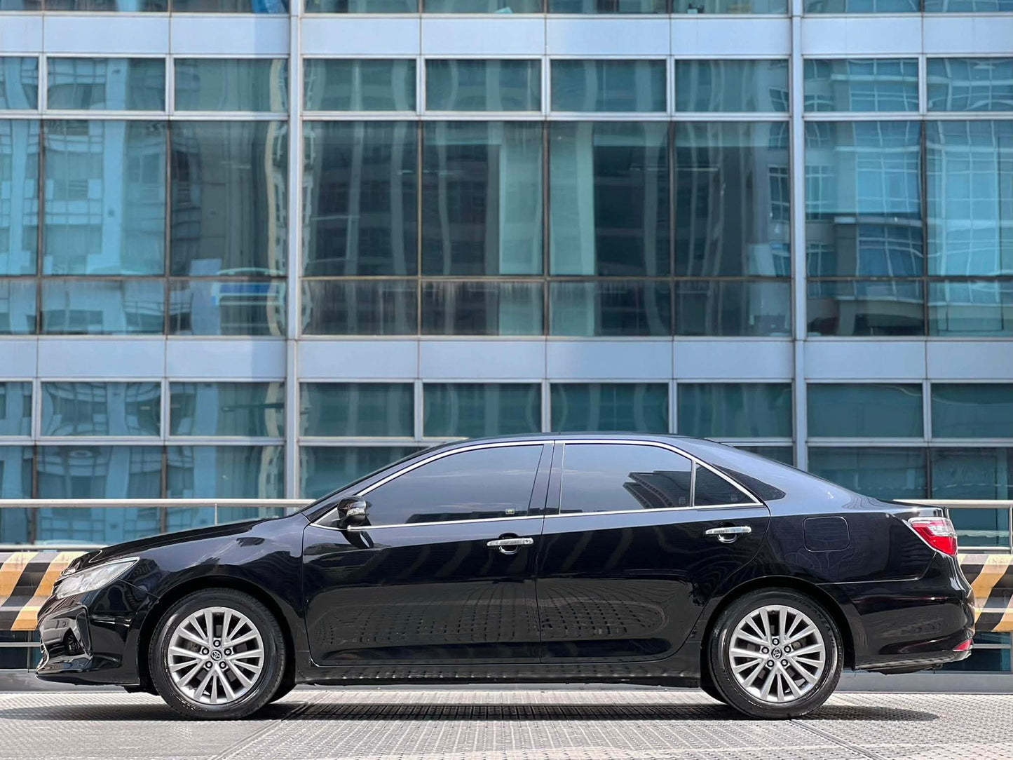 2018 Toyota Camry 2.5 V, Automatic, Gas