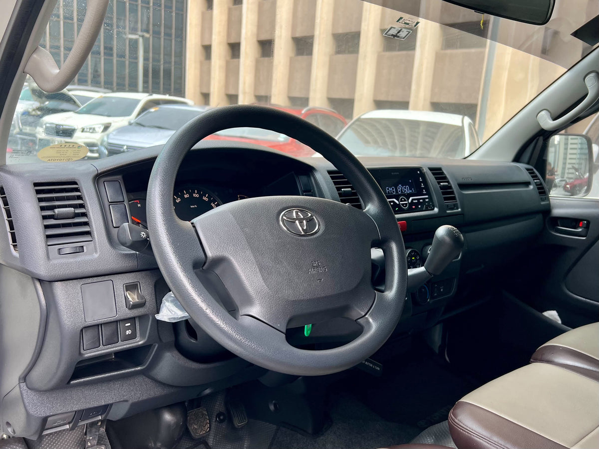 2023 Toyota Hiace Commuter 3.0, Manual, Diesel