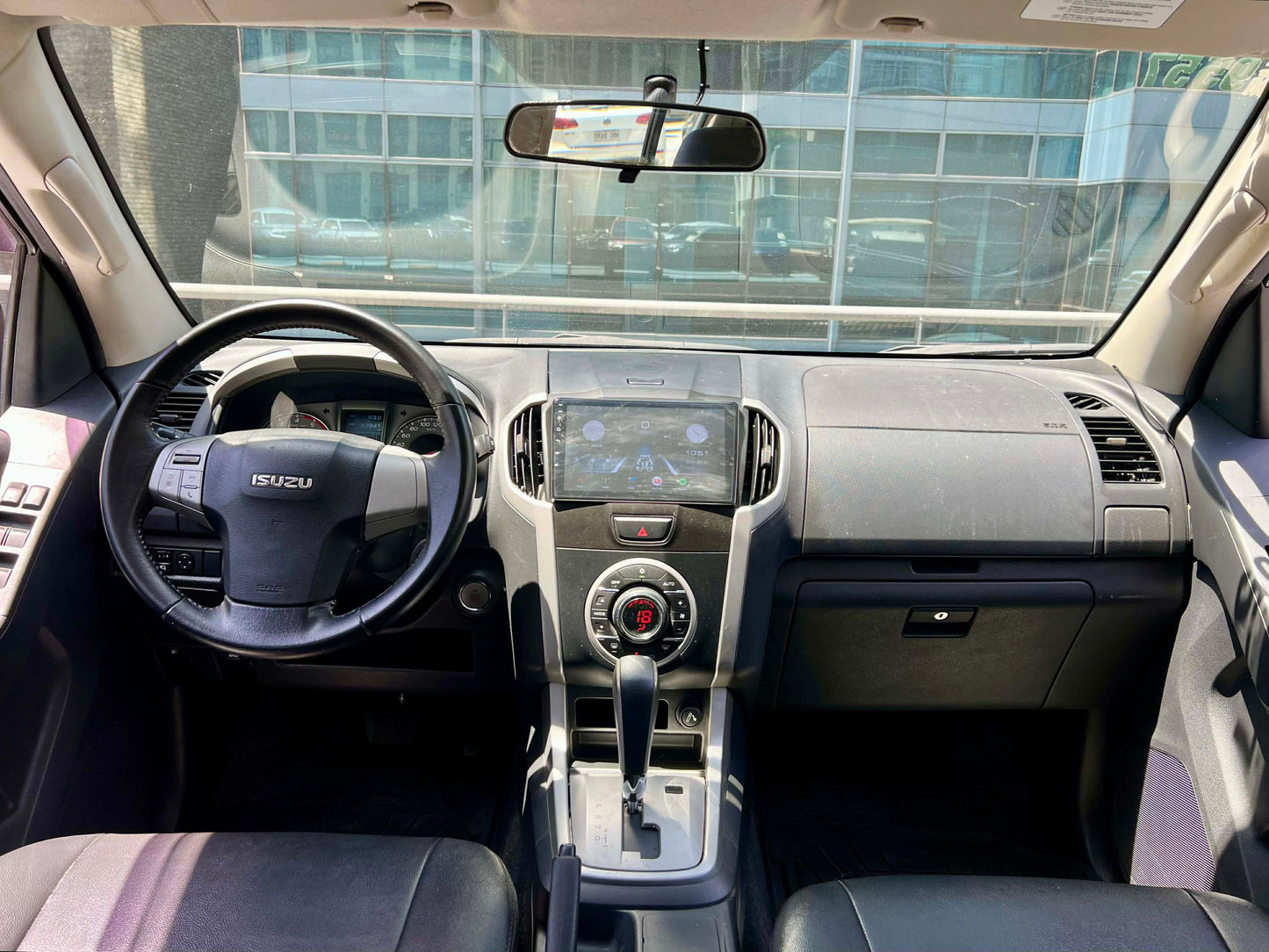 2015 Izuzu MUX LSA 4x2 2.5, Automatic, Diesel
