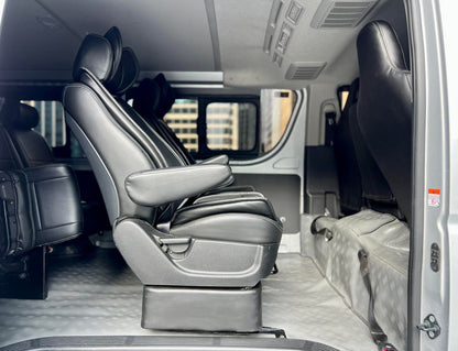 2025 Toyota HiAce Commuter 3.0, Manual, Diesel