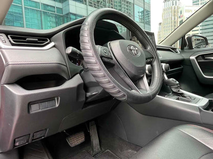 2019 Toyota RAV4 XLE 4x2 2.5,  Automatic, Gas
