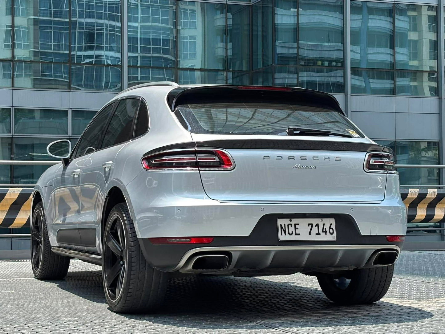 2016 Porsche Macan 2.0 Turbo, Automatic, Gas