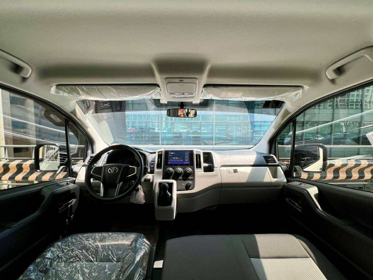 2025 Toyota Commuter 2.8 Deluxe, Manual, Diesel