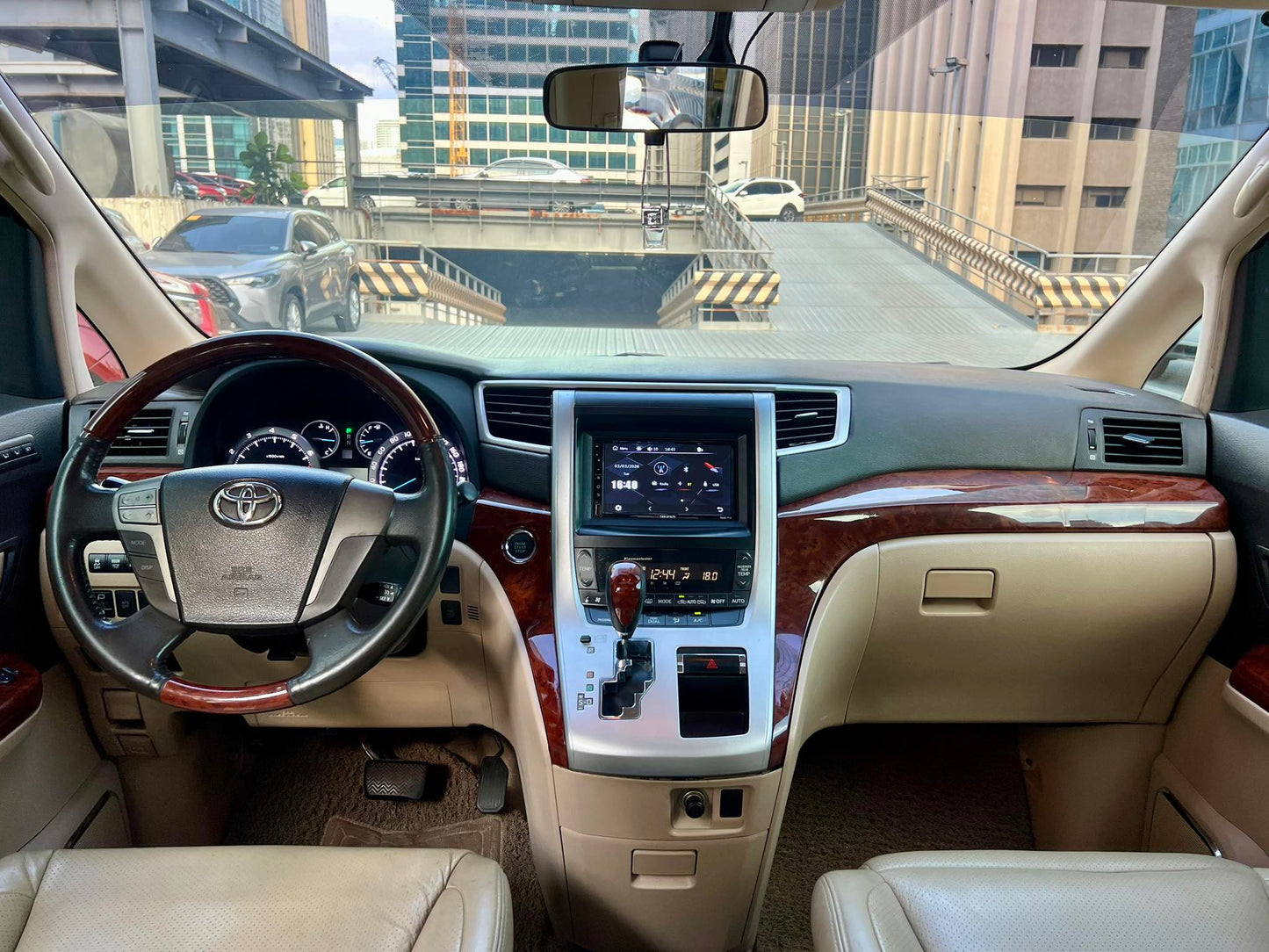 2011 Toyota Alphard 3.5, Automatic, Gas