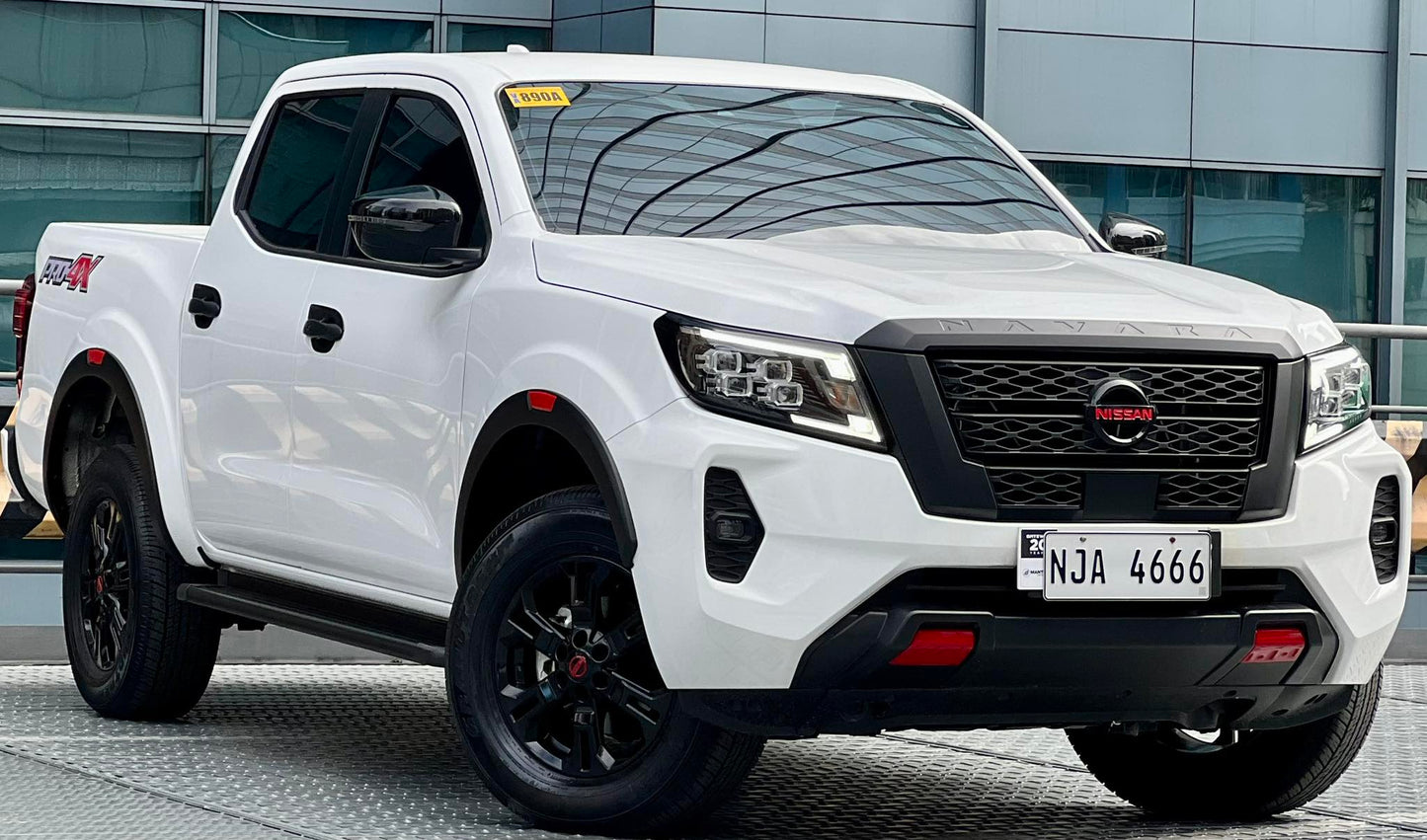 2025 Nissan Navara 2.5 VE Calibre 4xPro look, Automatic, Diesel