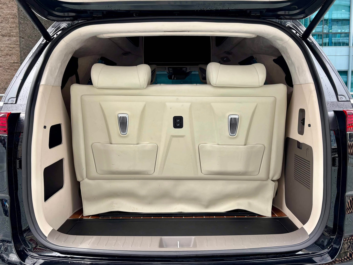 2023 Kia Carnival Limousine VIP 3.5, Automatic, Gas