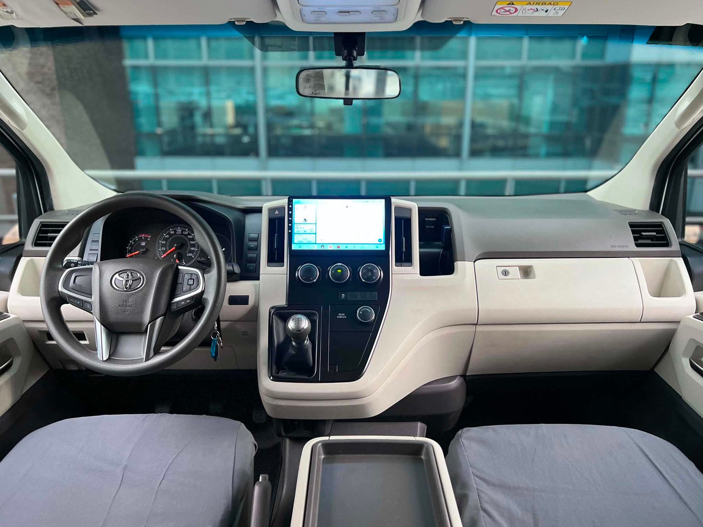 2019 Toyota HiAce 2.8 GL Grandia 2-Tone, Manual, Diesel
