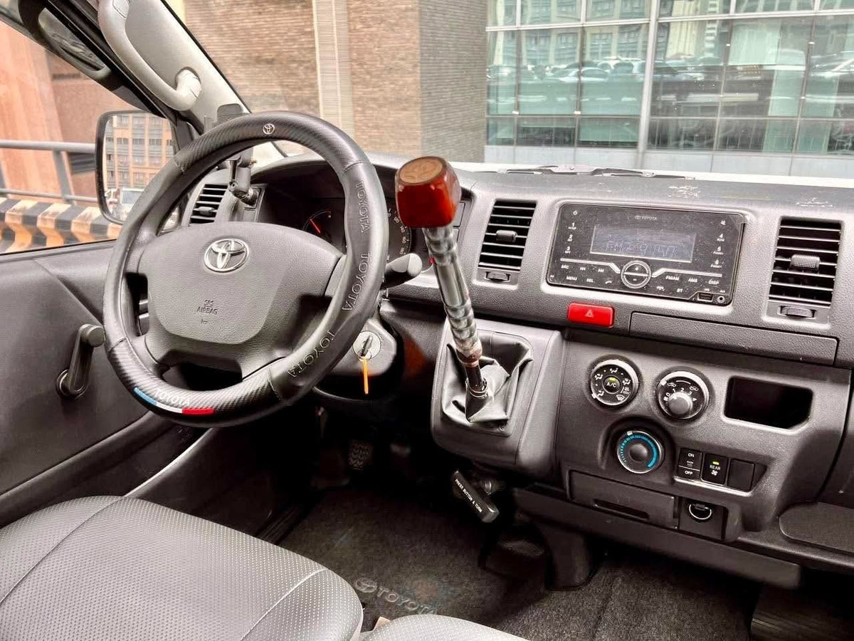 2023 Hiace Commuter 3.0 Decontent, Manual, Diesel