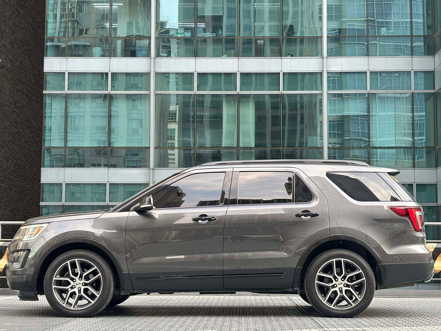 2017 Ford Explorer V6 4x4 3.5, Automatic, Gas