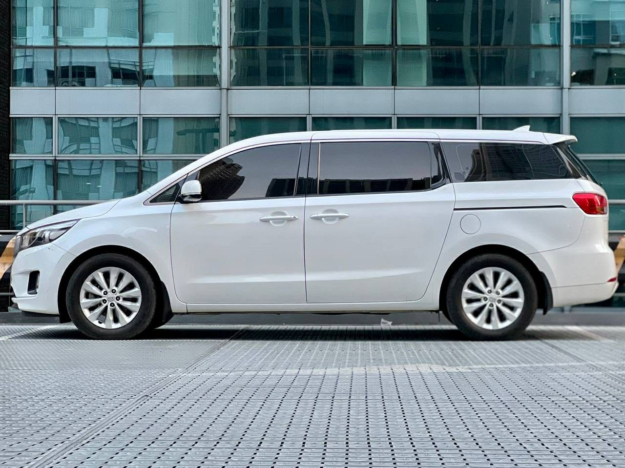 2018 Kia Carnival 2.2 EX, Automatic, Diesel